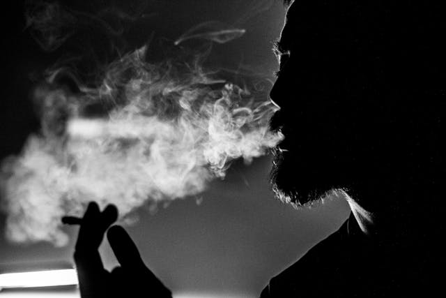 L’élégance durant une séance photo : stylée avec un vape